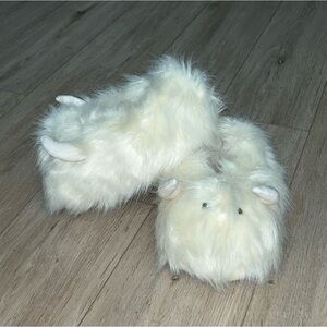 SKIMS FURRY YETI SLIPPER